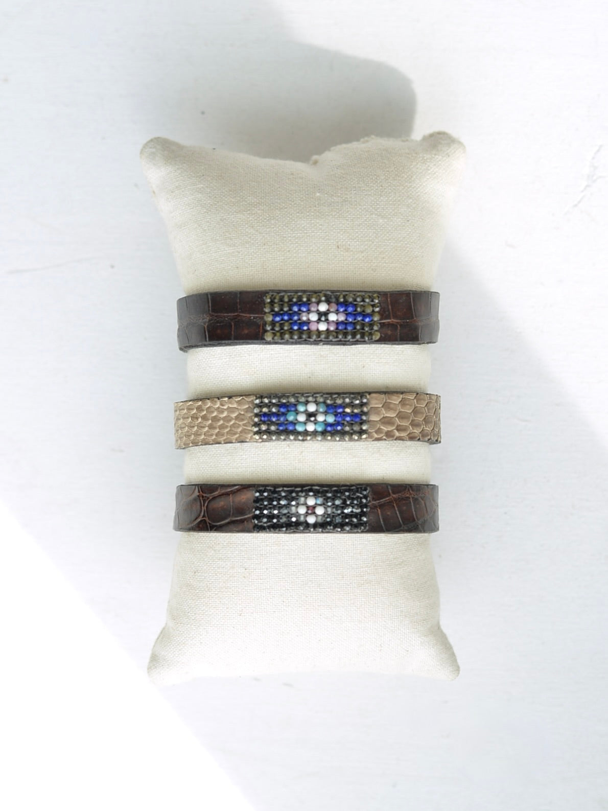 ビーズ刺繍 レザーブレスレット – NOZZI BAZZAR