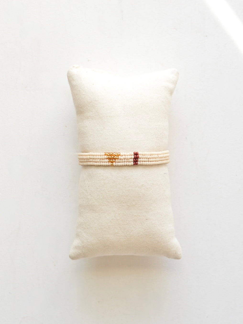 ビーズ レザーブレスレット トライアングル