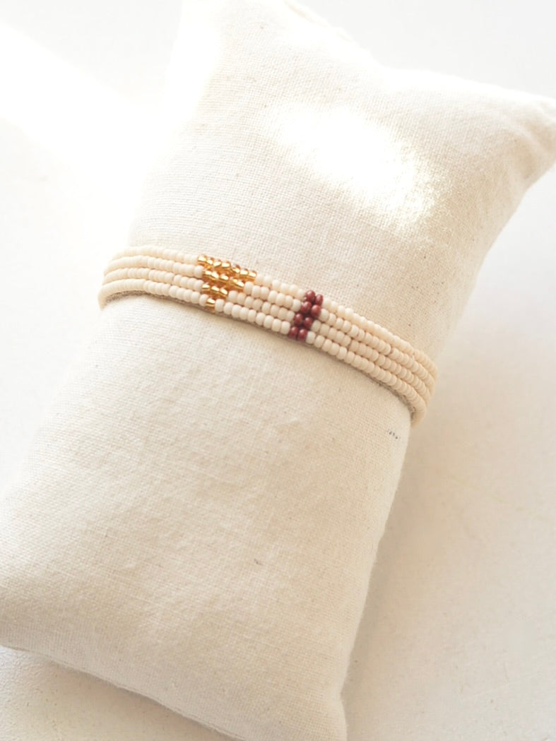 ビーズ レザーブレスレット トライアングル