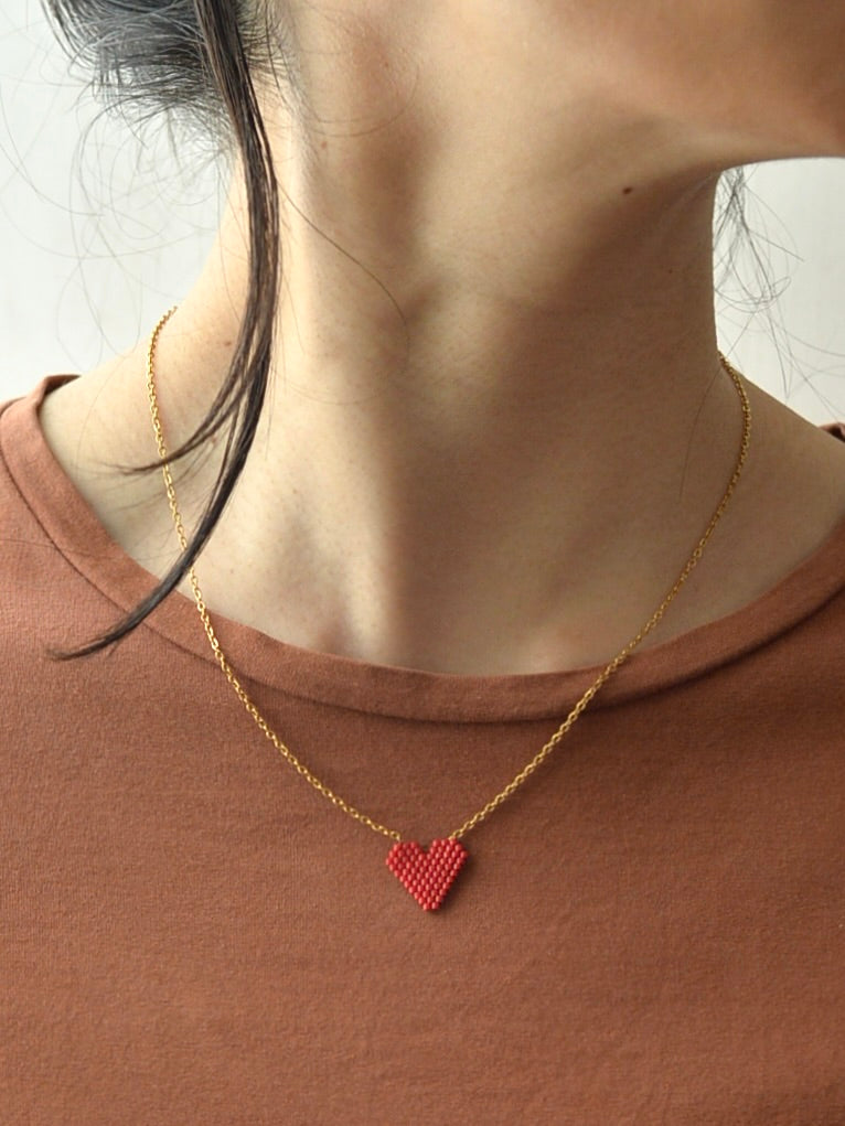 12/1頃発送予定】ハート ビーズネックレス – NOZZI BAZZAR