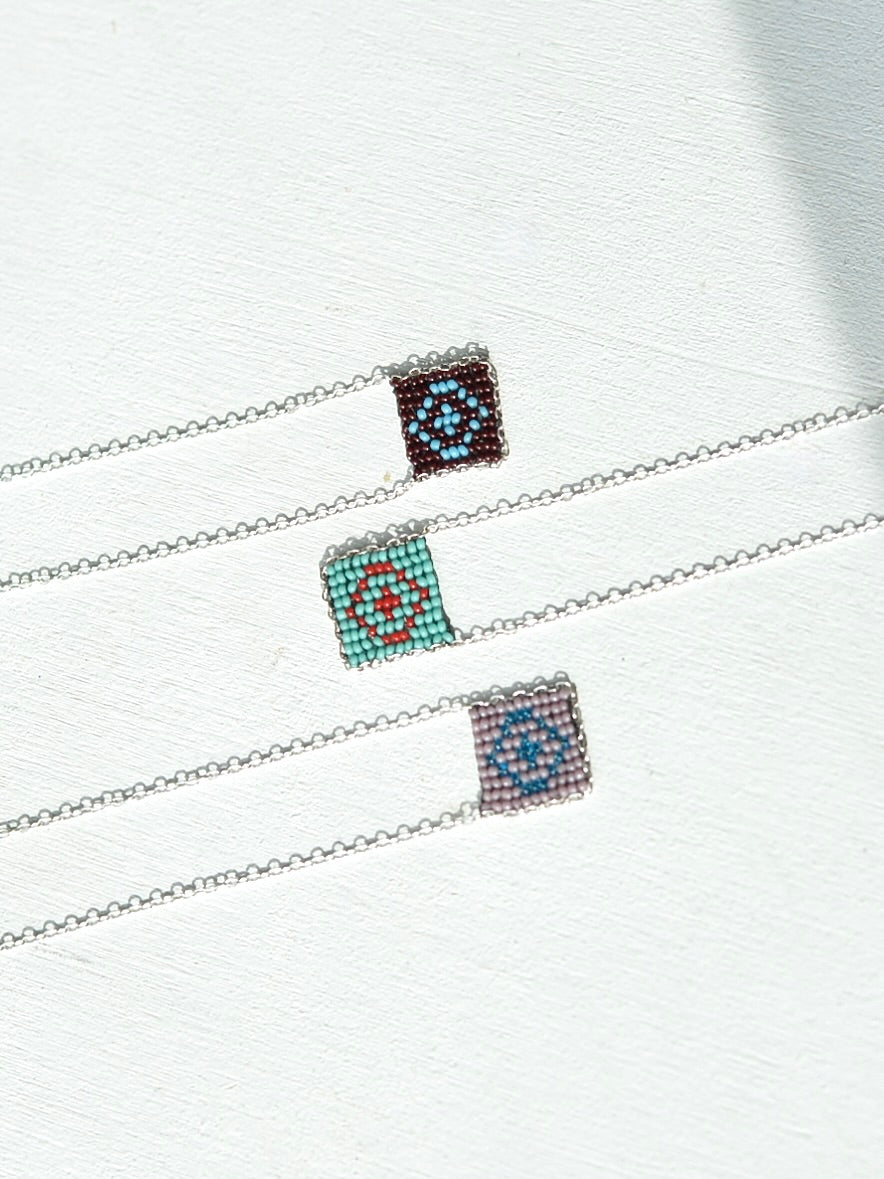 ビーズ刺繍 シルバー ネックレス