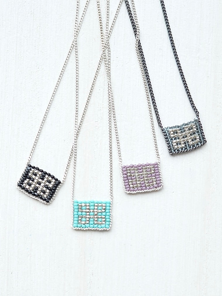 ビーズ刺繍 シルバー ネックレス tapete