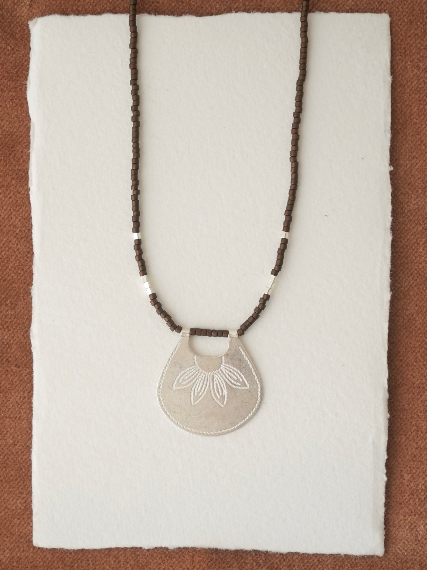 お花のシルバーネックレス Grande