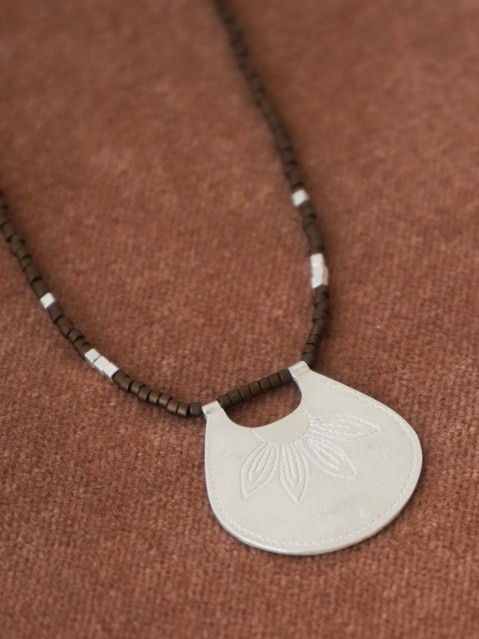 お花のシルバーネックレス Grande – NOZZI BAZZAR