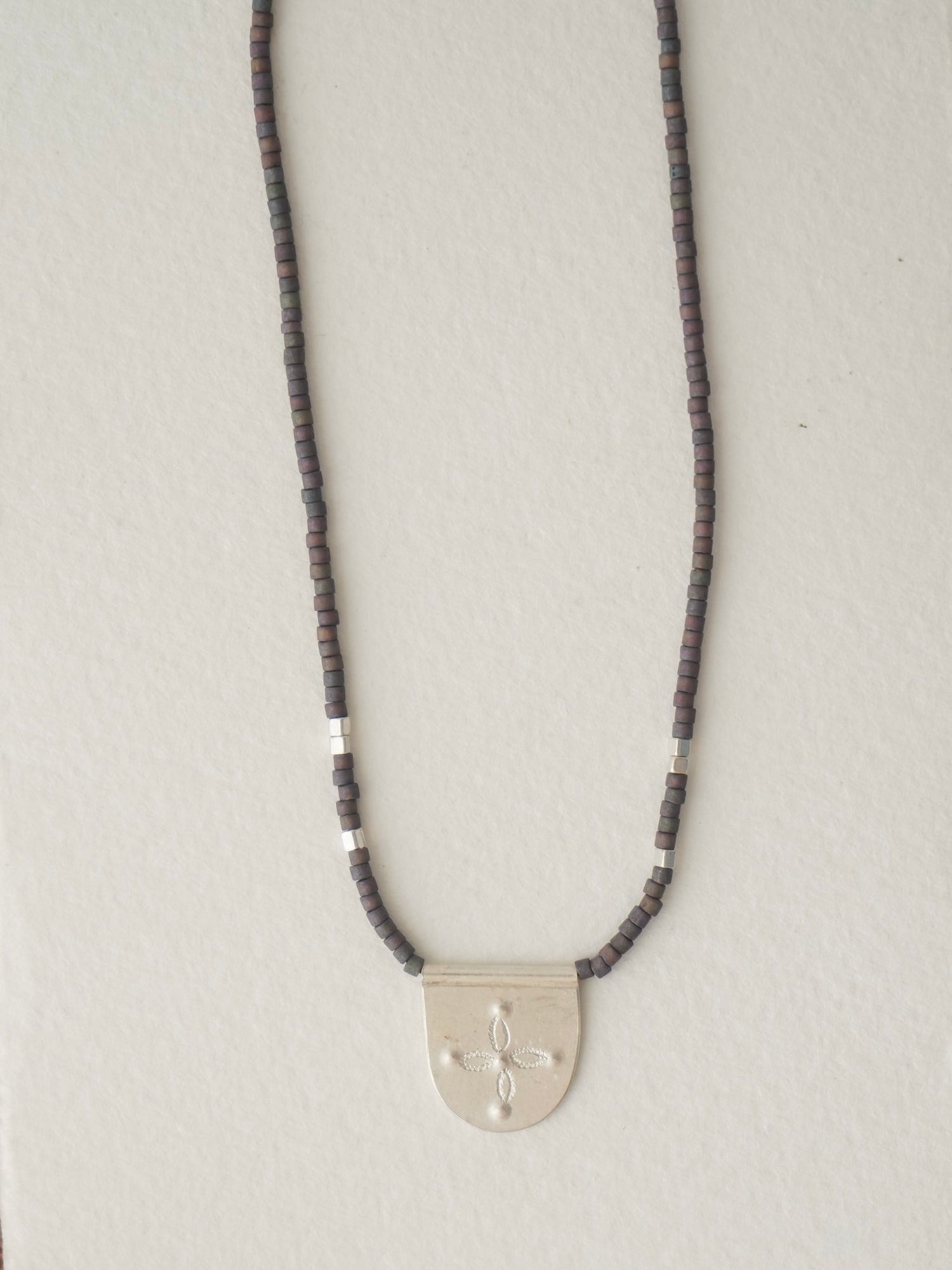 お花のシルバーネックレス