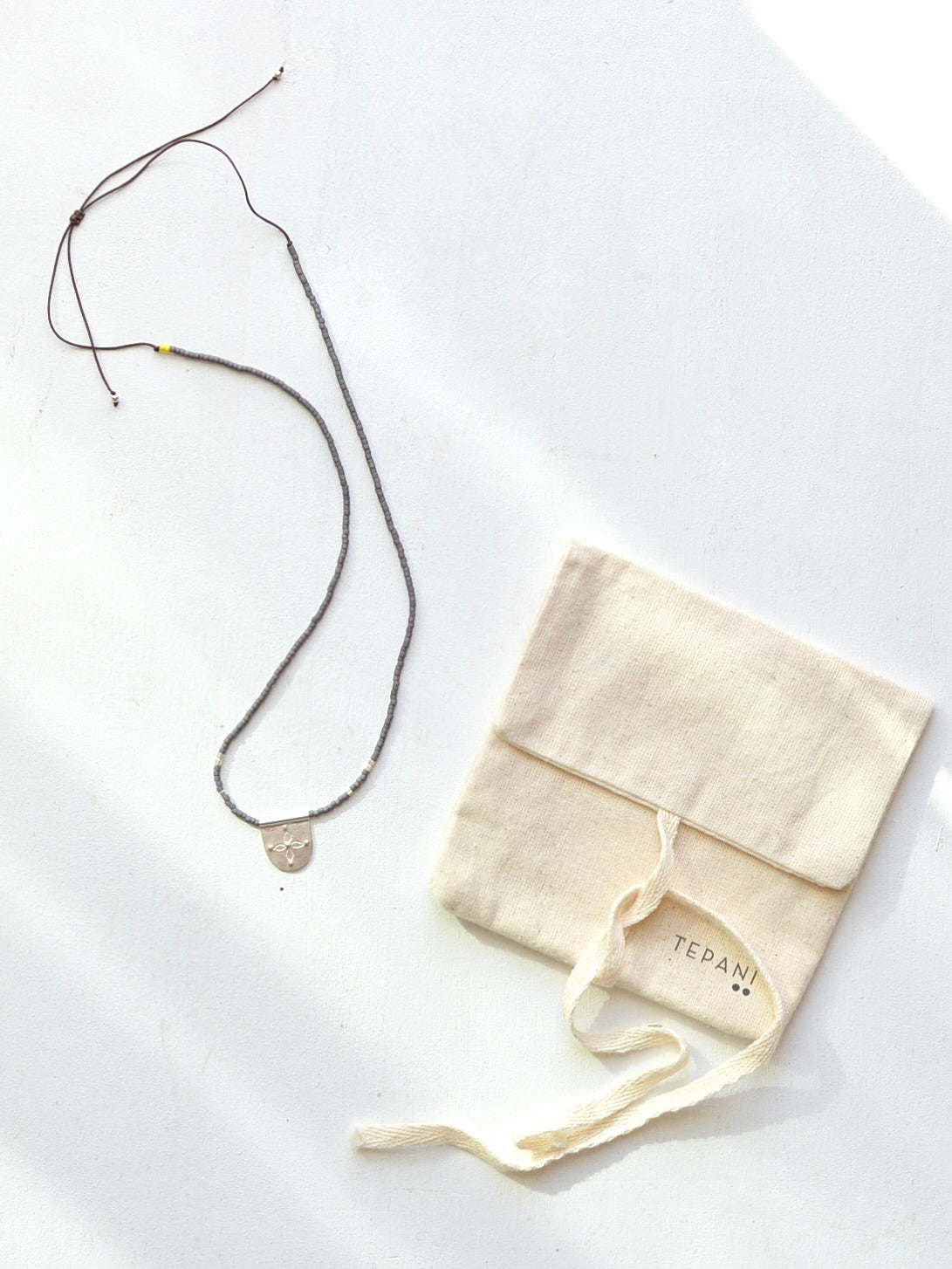 お花のシルバーネックレス