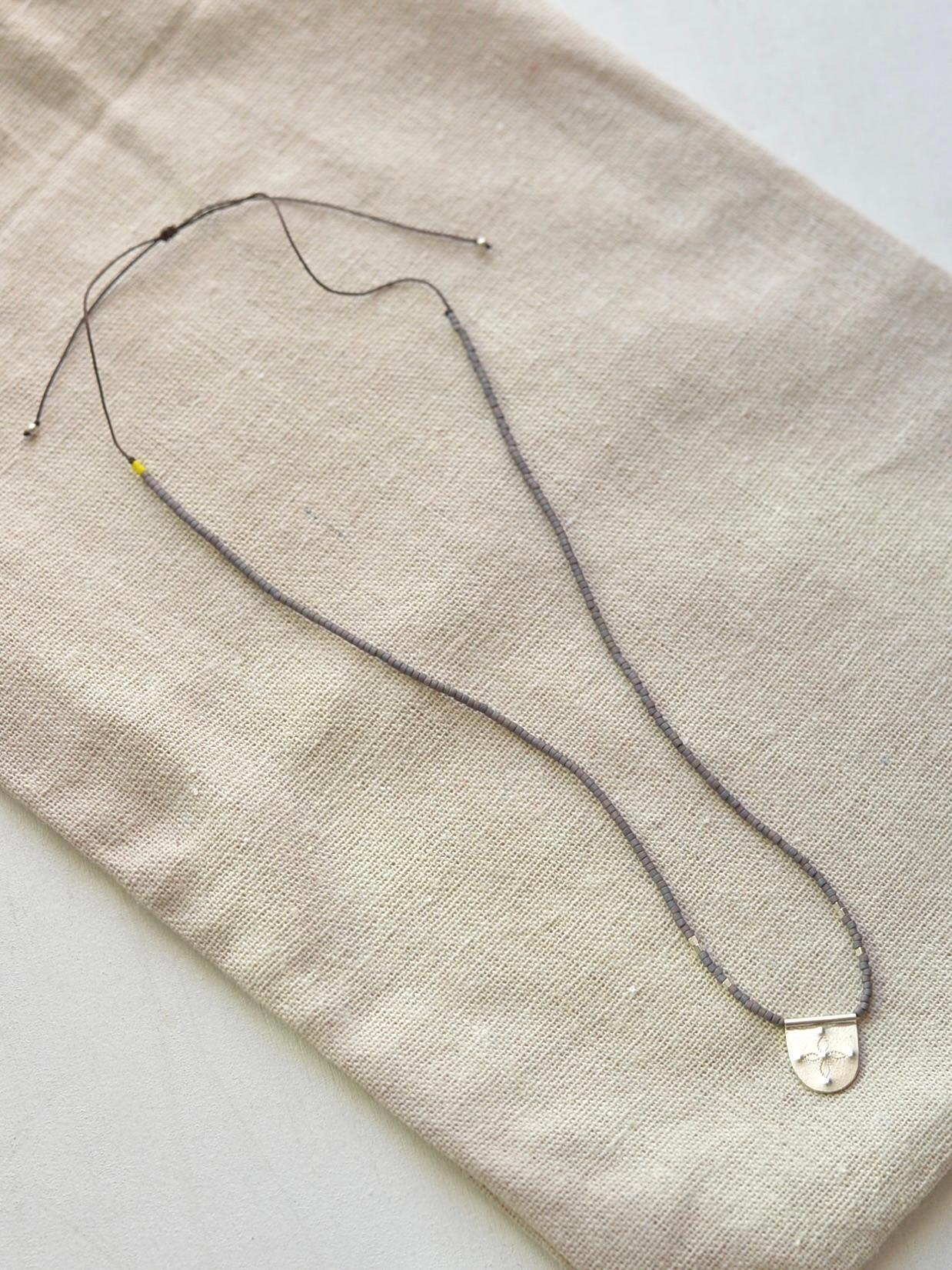 お花のシルバーネックレス