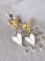 テクスチャーハートピアス シルバー/真鍮