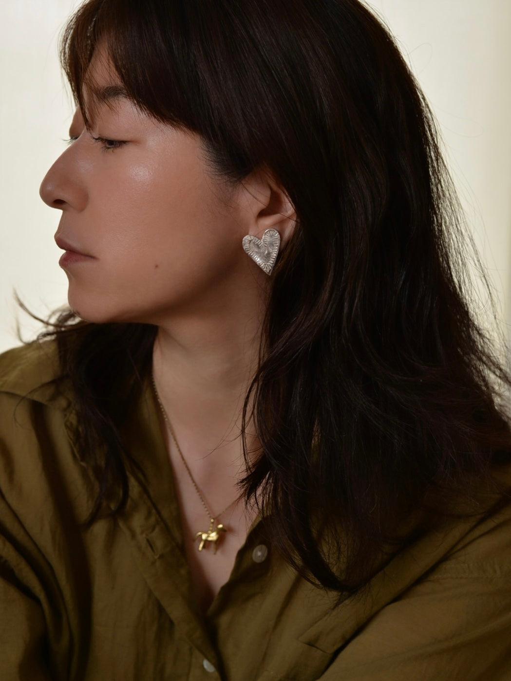 テクスチャーハートピアス シルバー/真鍮