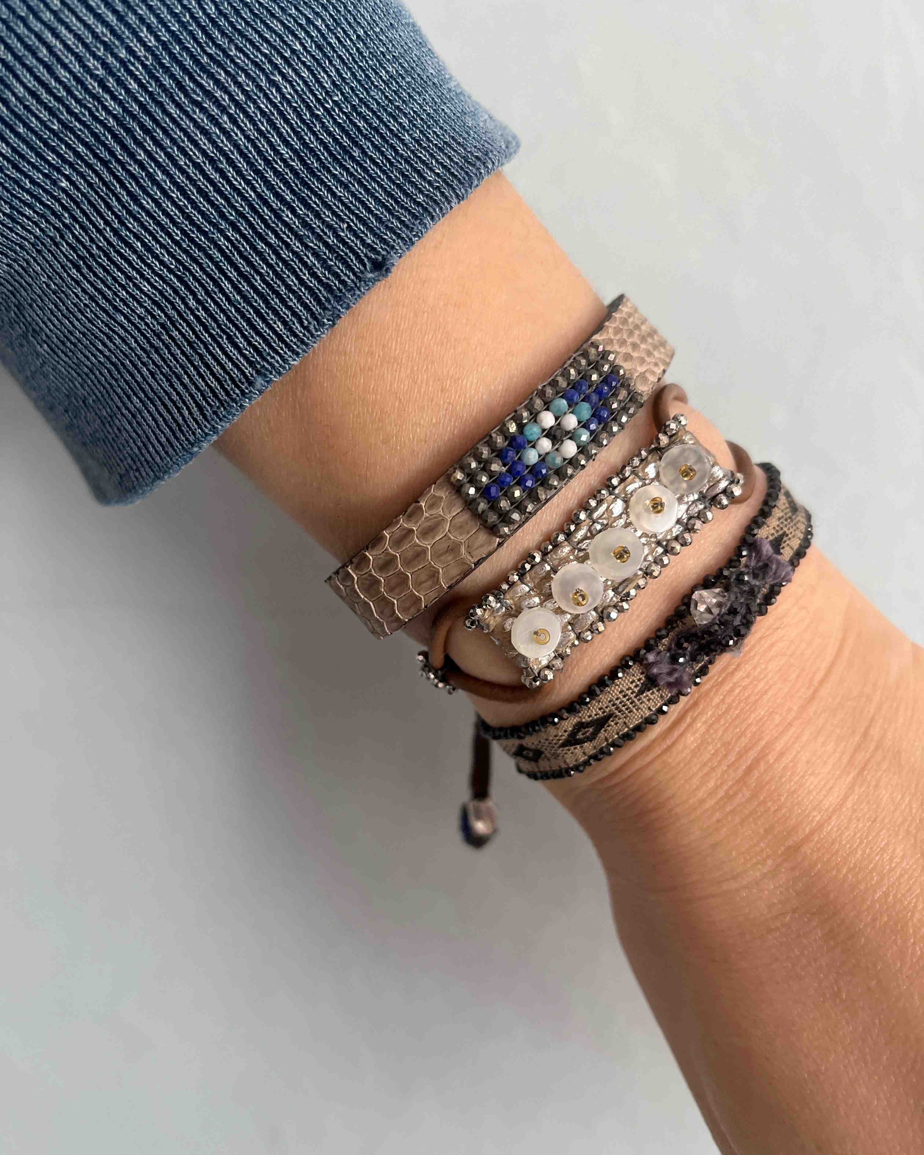 ビーズ刺繍 レザーブレスレット – NOZZI BAZZAR