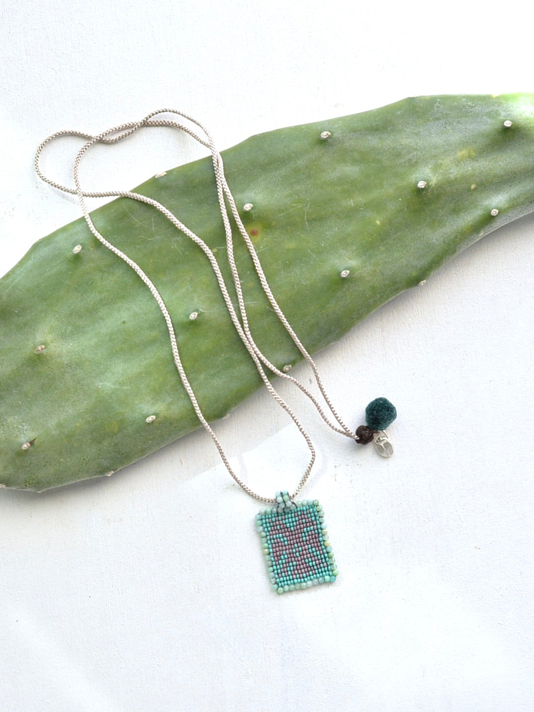 エメラルド ビーズ刺繍 3way ネックレス