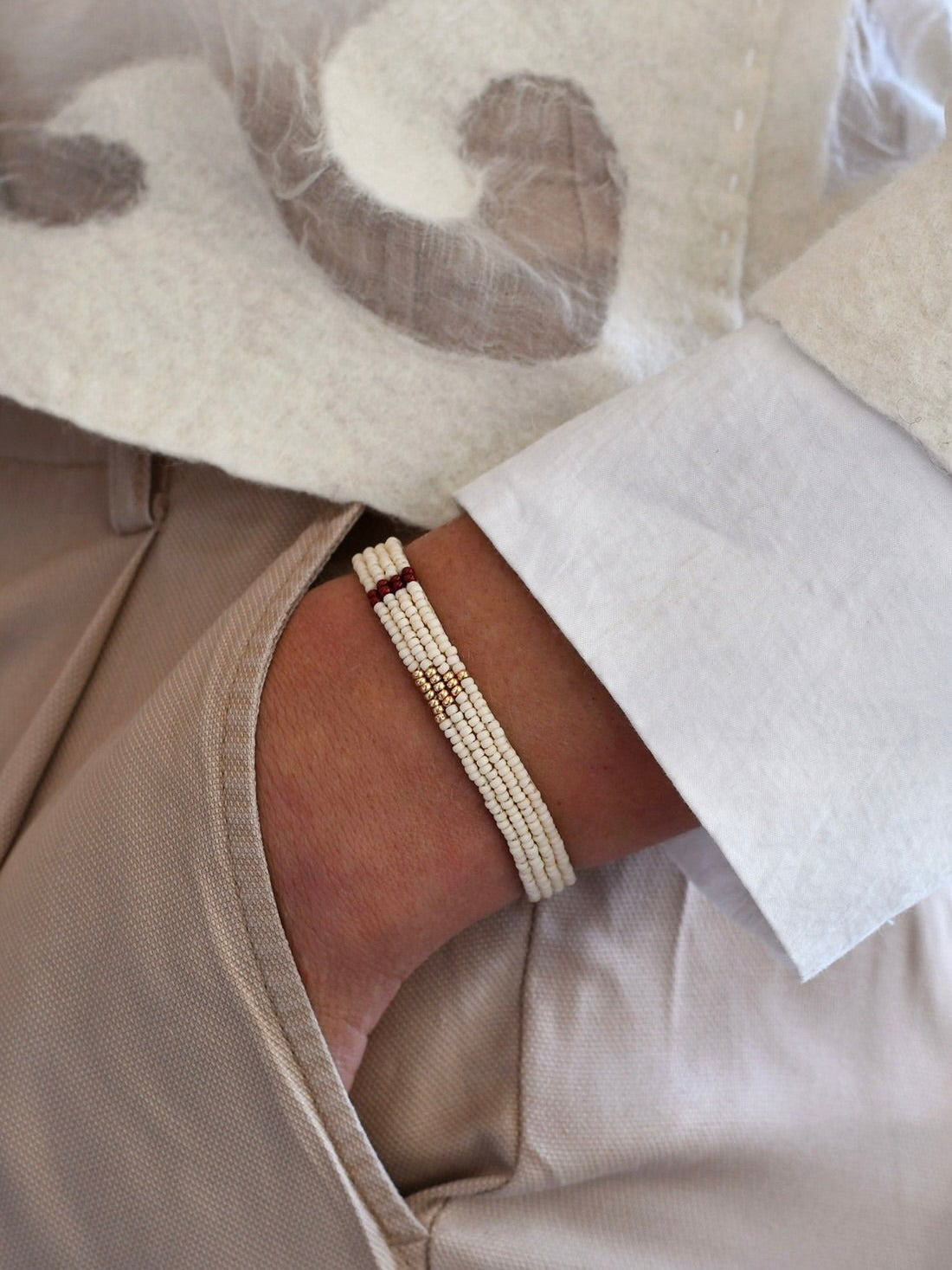 ビーズ レザーブレスレット トライアングル