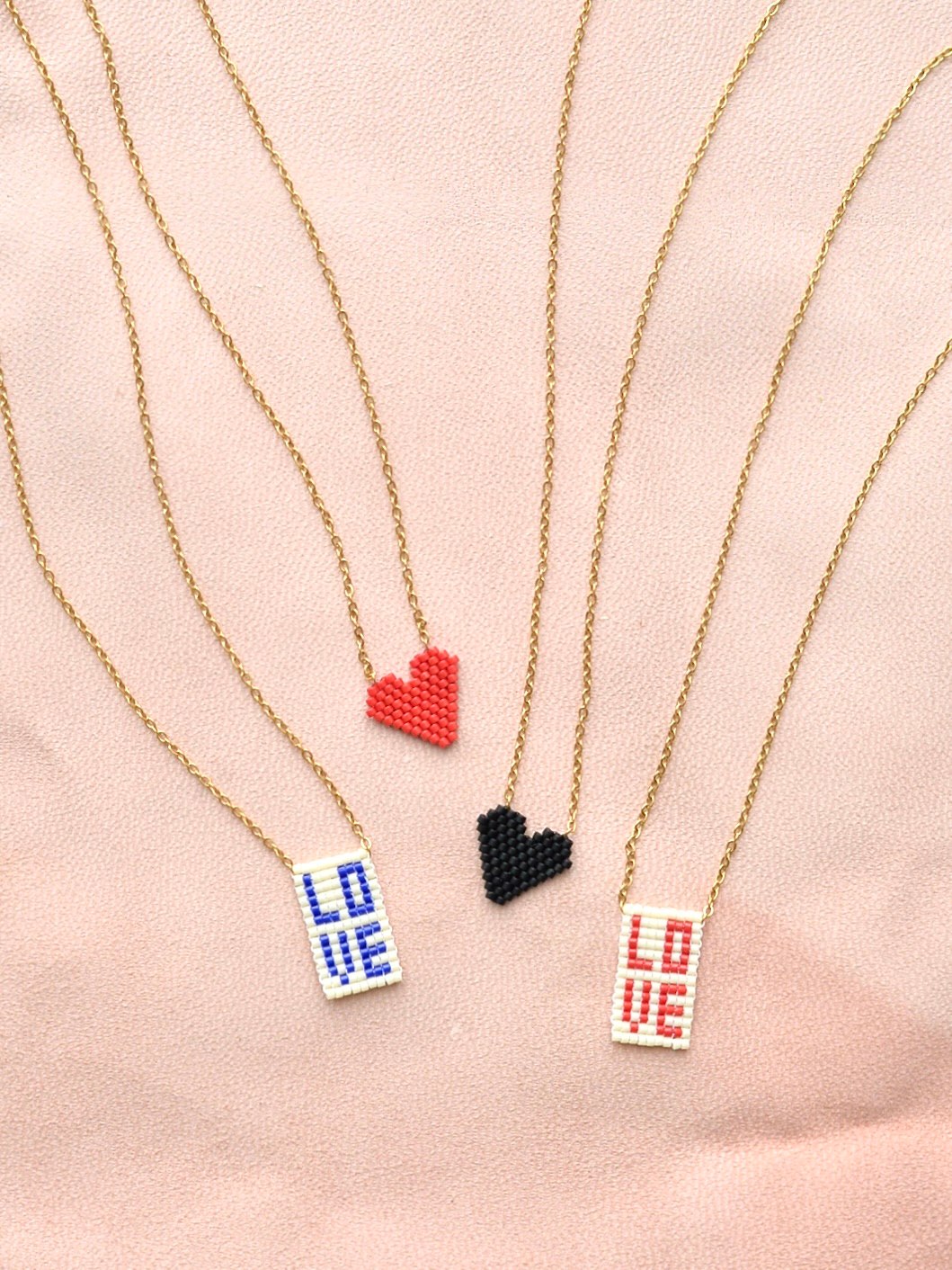 LOVE ビーズネックレス Red