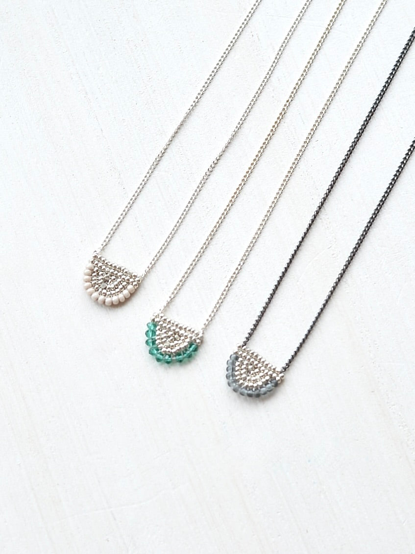 ビーズ刺繍 シルバー ネックレス carmela