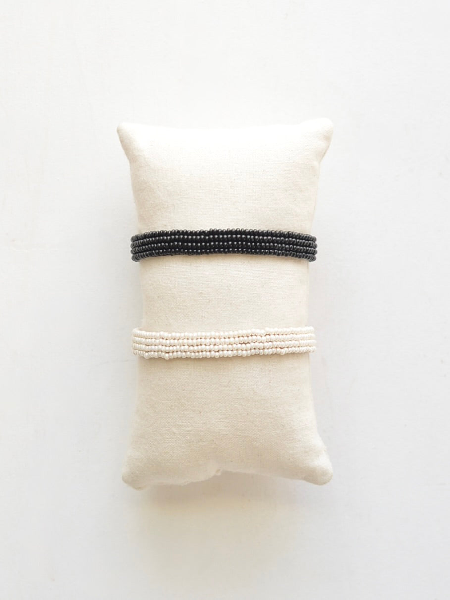 ビーズ レザーブレスレット Black & Pearl White