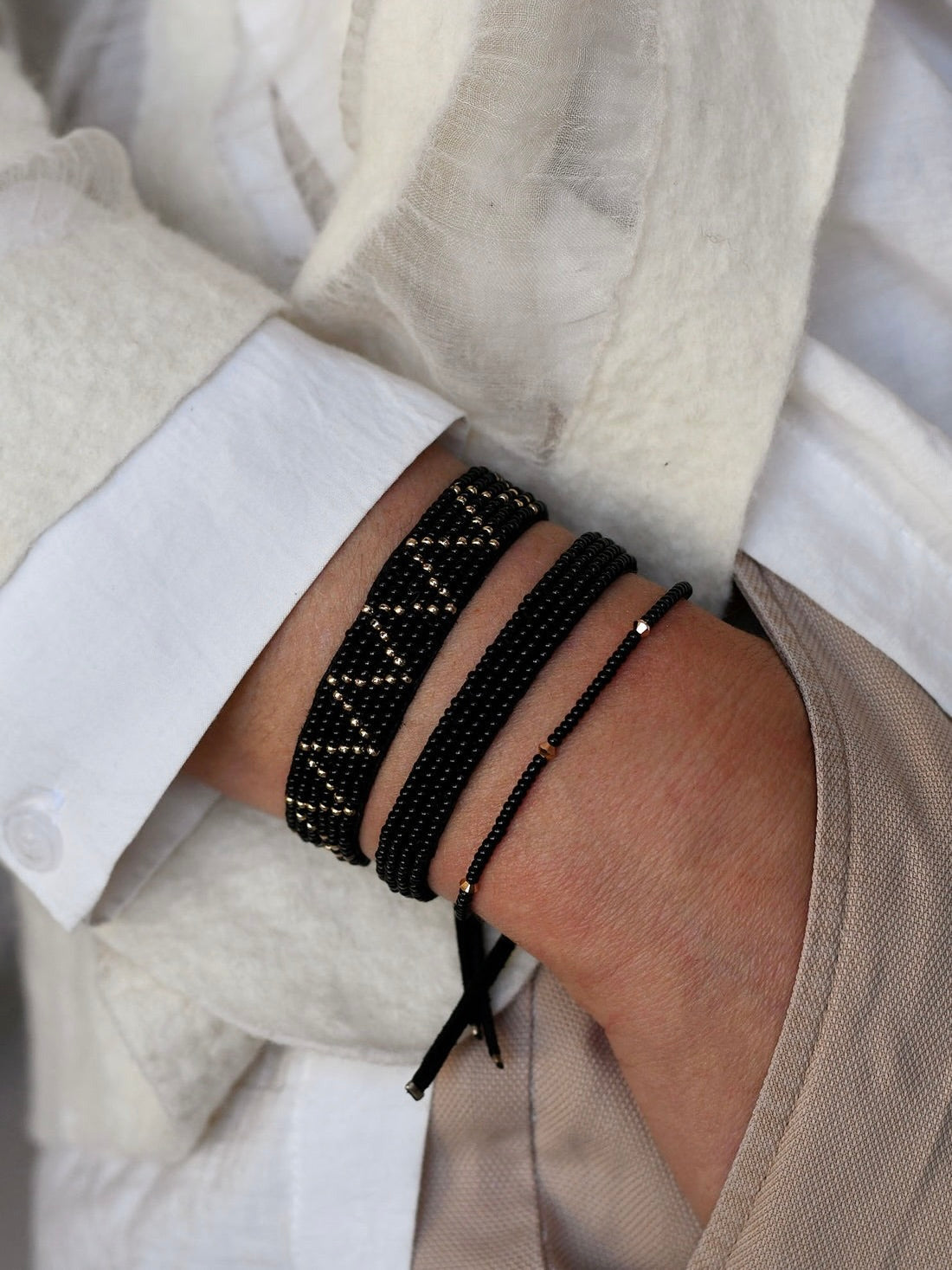 ビーズ レザーブレスレット Black & Pearl White