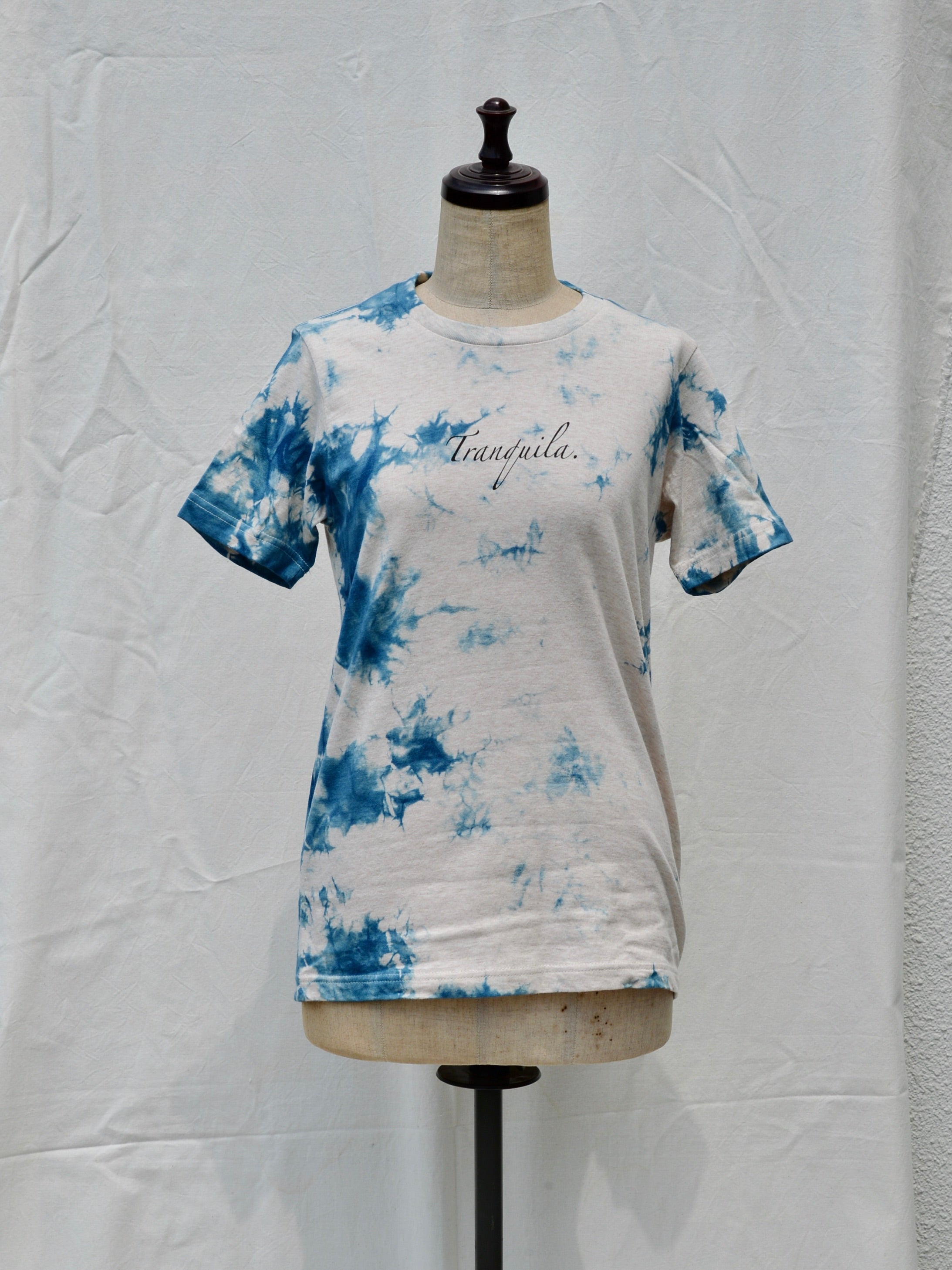 藍染め タイダイ Tranquila ヘザーベージュ Tシャツ – NOZZI BAZZAR