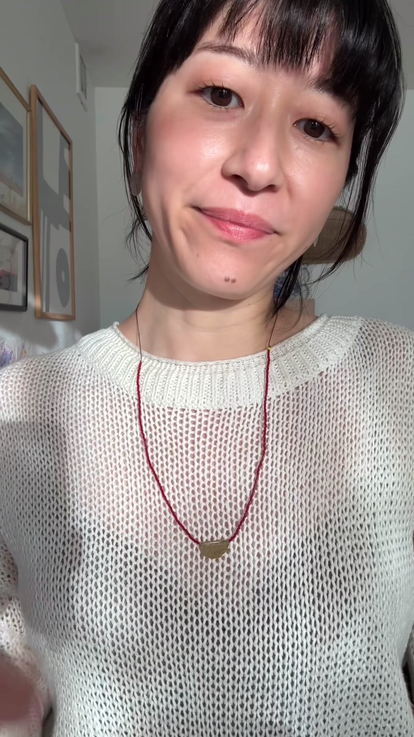 赤い三日月ペンダントネックレス