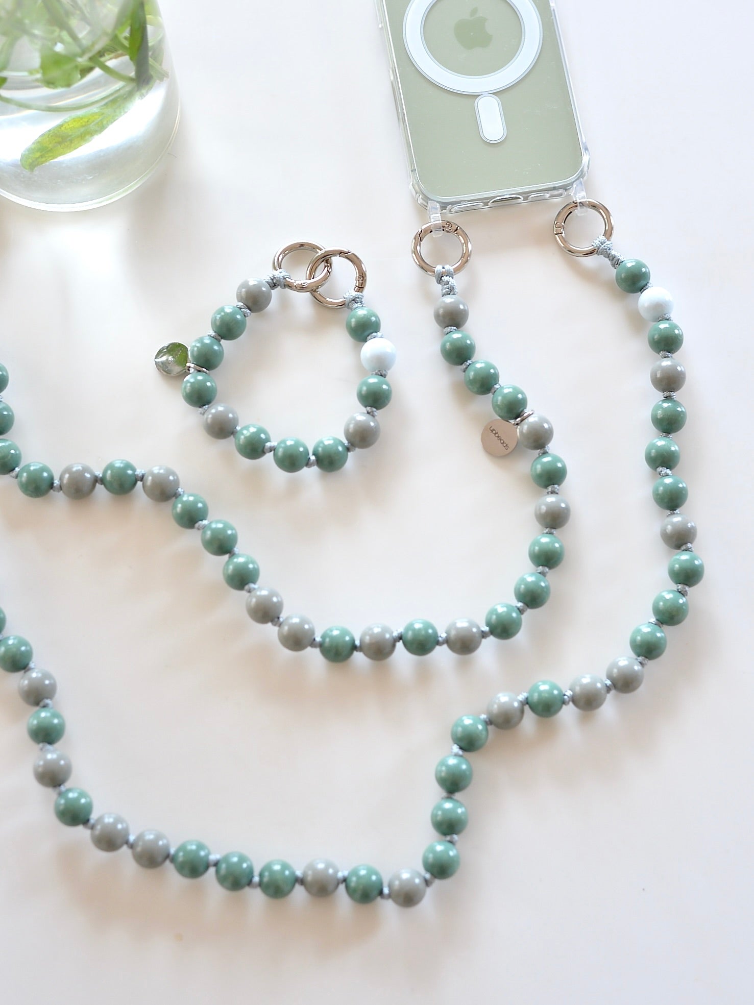 upbeadsスマホストラップ公式販売店のNOZZIBAZZAR