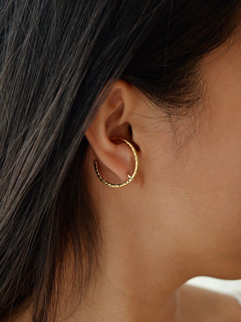Ear cuff style earrings Gold 