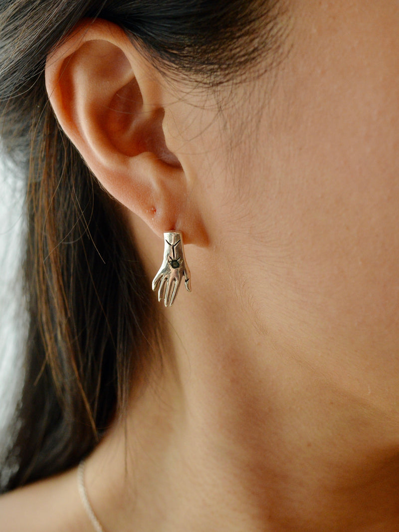 Hand earrings &lt;emerald&gt; Silver925 