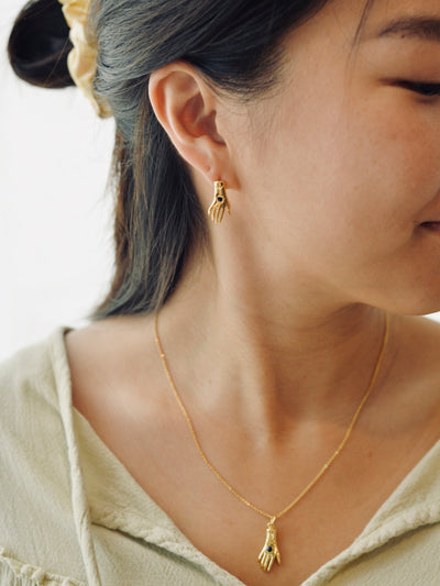 Hand earrings &lt;sapphire&gt; Gold 