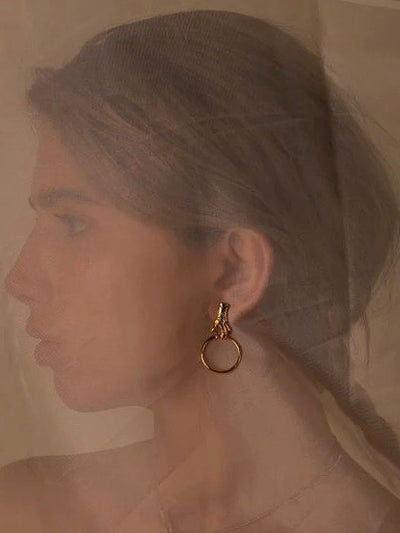 Hand with Hoop earrings Gold 