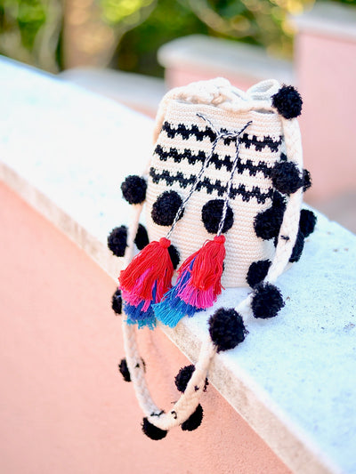 グアテマラの手編みポンポンショルダーバッグ