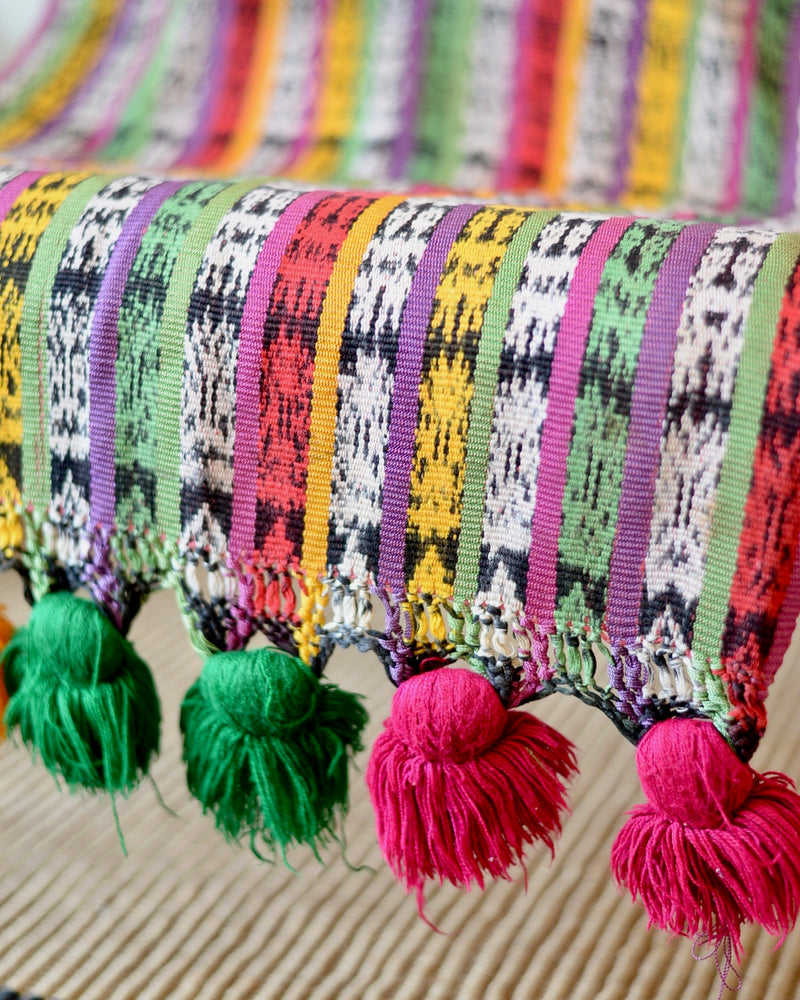 グアテマラの手織り布 ポンポンストール ペラへ