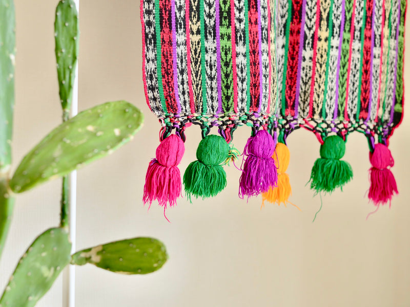 Go to Guatemalan hand-woven cloth pom-pom stallpera 